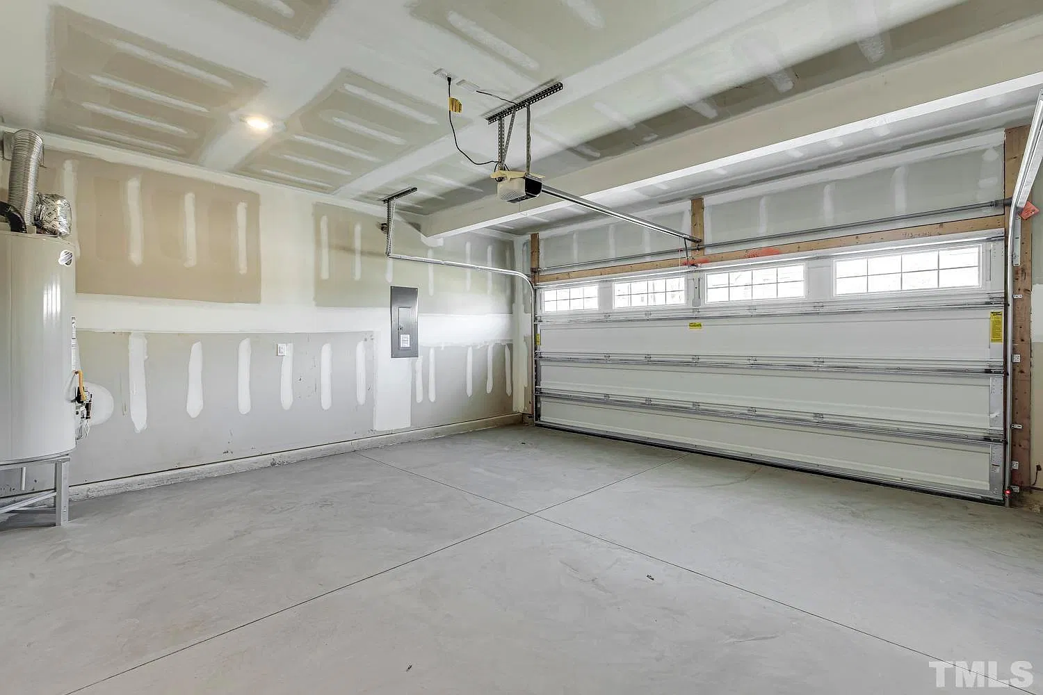 112 Clear Creek Cir — Photo 2