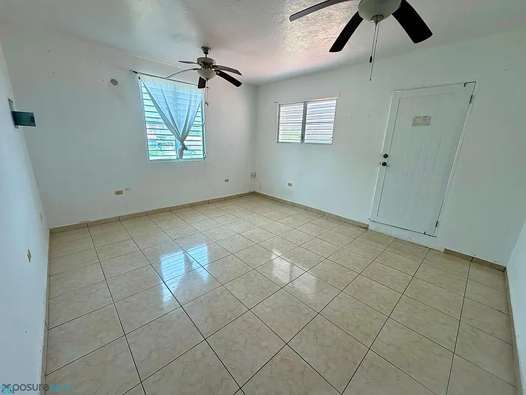4-107 Interior #4 — Photo 6