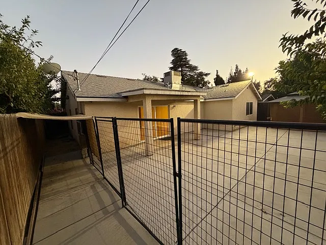 2741 E Dakota Ave — Photo 33