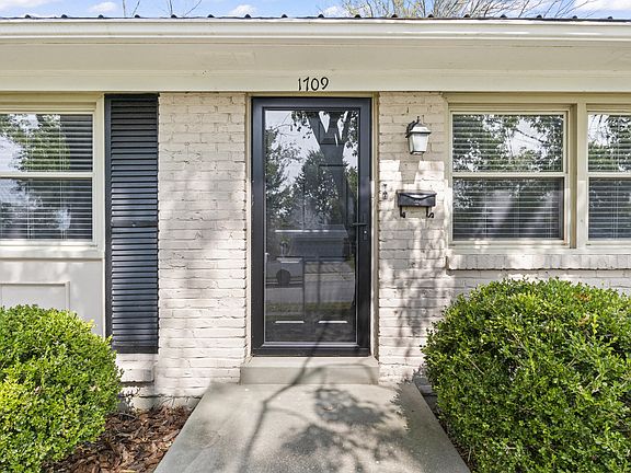 4th image of 1709 Charleston Ct