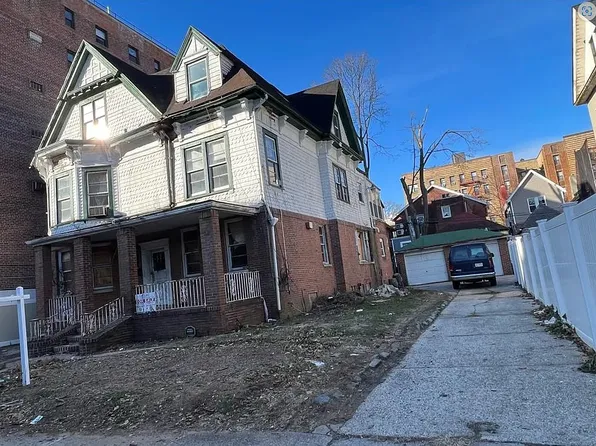 135 96th St, Brooklyn, NY 11209