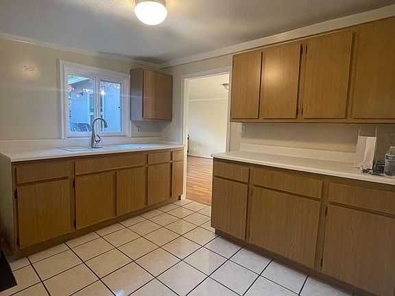 3rd image of 3913 Edenhurst Ave