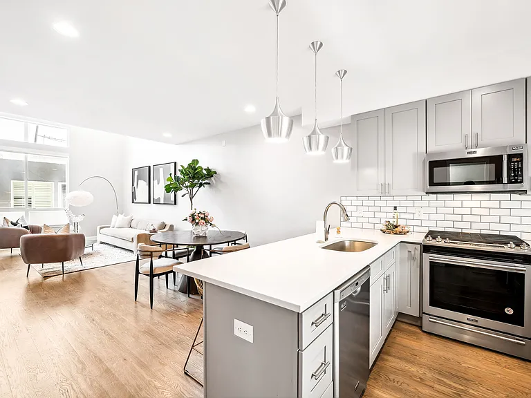 1555 W 43rd Ave — Photo 4