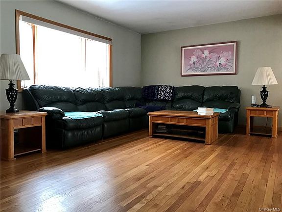 4th image of 814 Terrace Pl