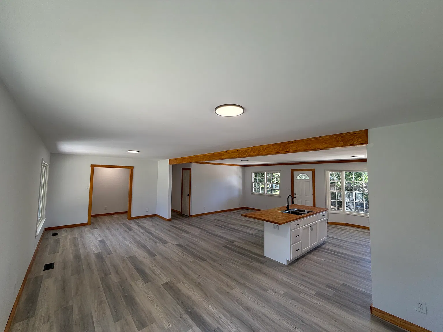 3 bed, 2016 sqft, $1,900 — Photo 4