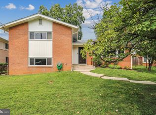 9906 Pomona Dr, Bethesda, MD 20817