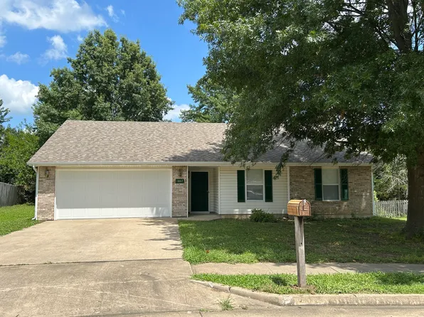 1807 N Charleston Cir, Columbia, MO 65202