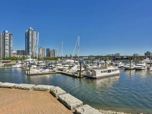 1033 Marinaside Cres #2306, Vancouver, BC V6Z 3A3