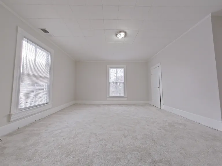 304 Oakwood St — Photo 15