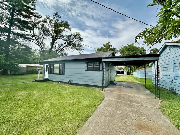 715 W Elizabeth St, Paris, IL 61944