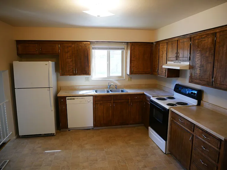 6615 Brook Park Dr — Photo 2