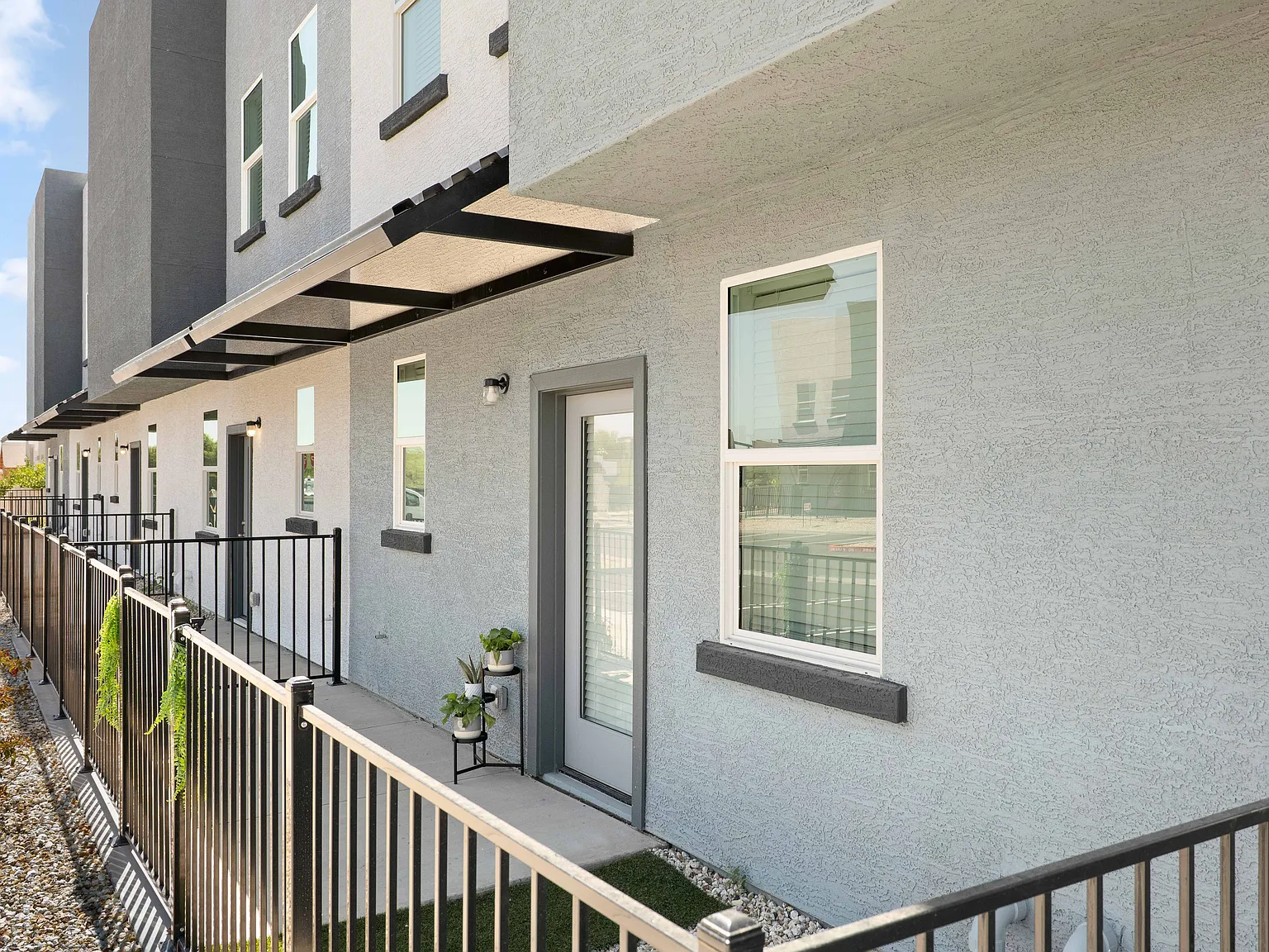 3 bed, 2.5 bath, 1267 sqft, $1,695 — Photo 3