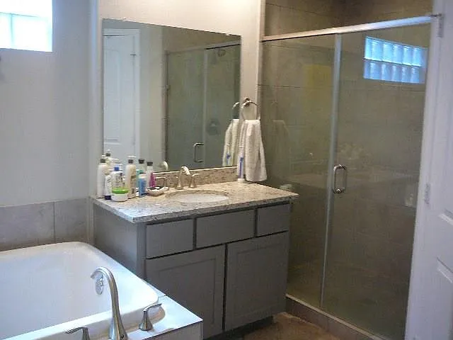 5326 Larkin St — Photo 16