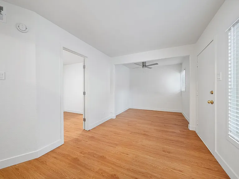 1114 W Balboa Blvd — Photo 8