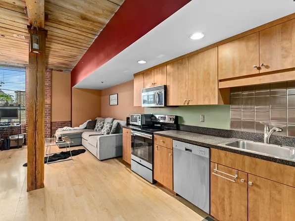 147 Centre St APT 208, Brockton, MA 02302