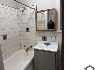 6747 S Oglesby Ave #3E, Chicago, IL 60649