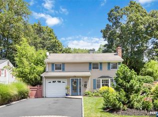 65 W Saddle River Rd, Waldwick, NJ 07463