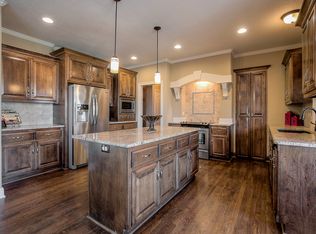 1308 NE Timberline Cir, Lees Summit, MO 64064