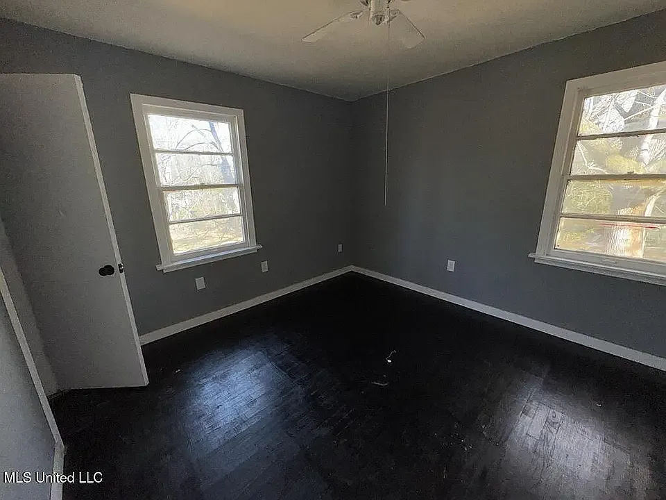 3 bed, 1360 sqft, $900 — Photo 3