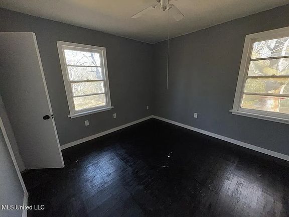 3rd image of 2646 Revere St
