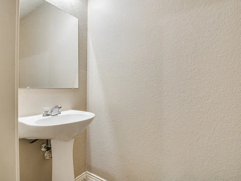 2725 Marsha Ln — Photo 13