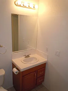 1907 Girard Blvd NE — Photo 8