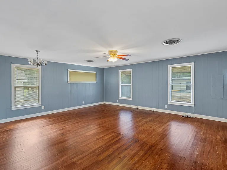 2907 Common St — Photo 4