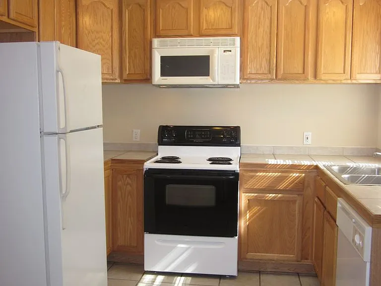1730-36 SW Juniper Ave — Photo 3