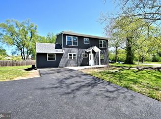 161 Holly Dr, Levittown, PA 19055