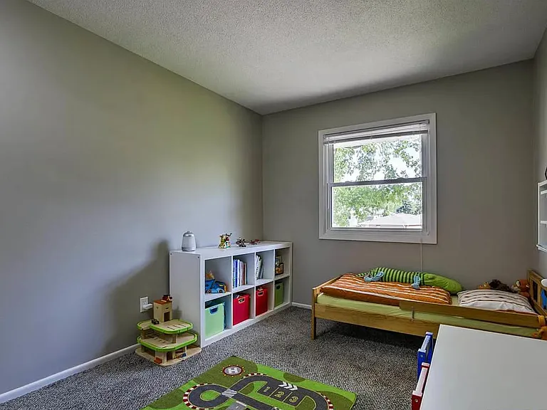 1901 Manor Ct — Photo 15