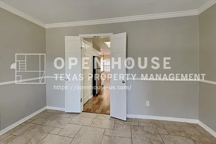 8427 Burwood Park Dr — Photo 9
