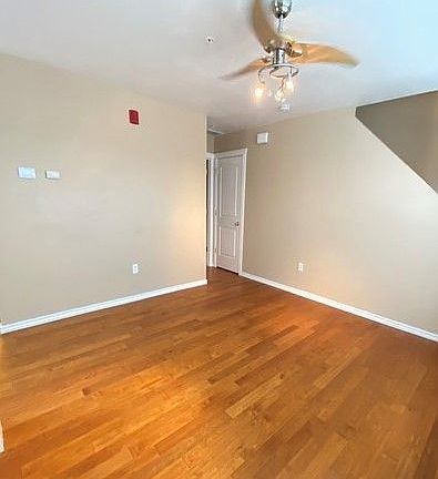 3rd image of 4009 Washington Ave APT 101