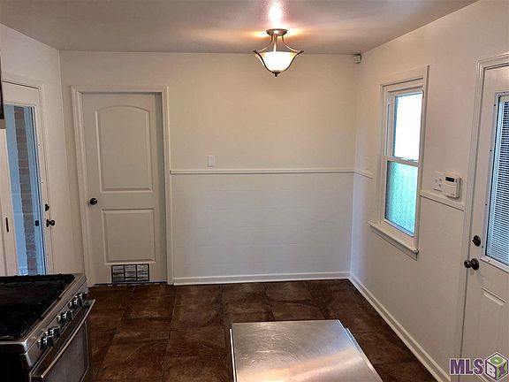 5th image of 224 W Parkland Dr