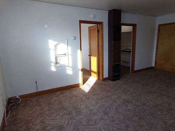 4th image of 113 S Chestnut St