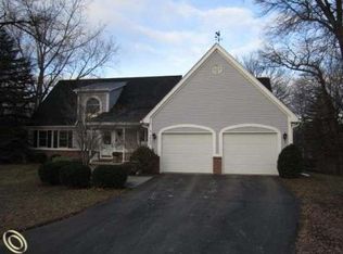 3849 Reseda Ct, Waterford, MI 48329