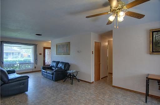 2nd image of 4629 Dody St