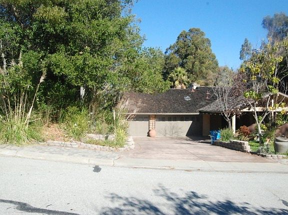 5th image of 747 Jacaranda Cir