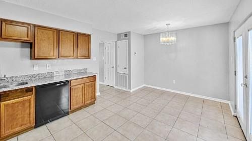 5th image of 1635 Newport Pl APT 1