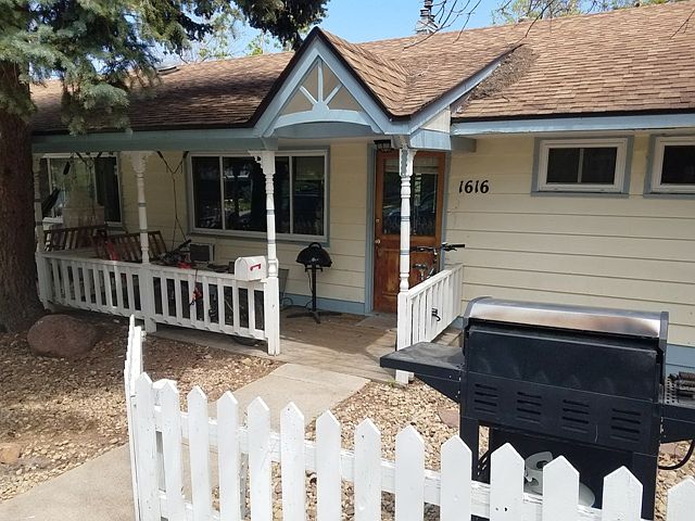 1616 7th Street - front porch