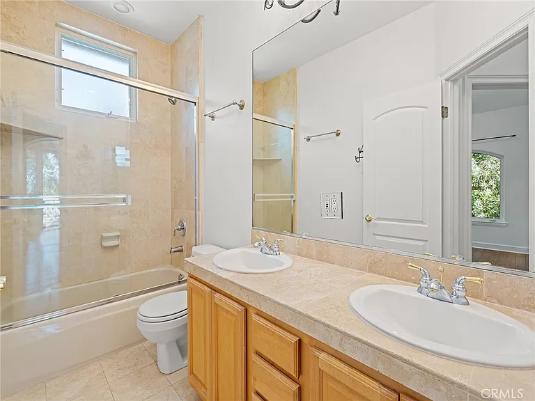 3210 N Ardmore Ave — Photo 39