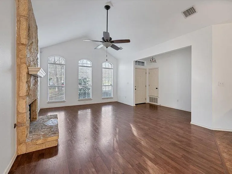 4600 Rivka Cv — Photo 9