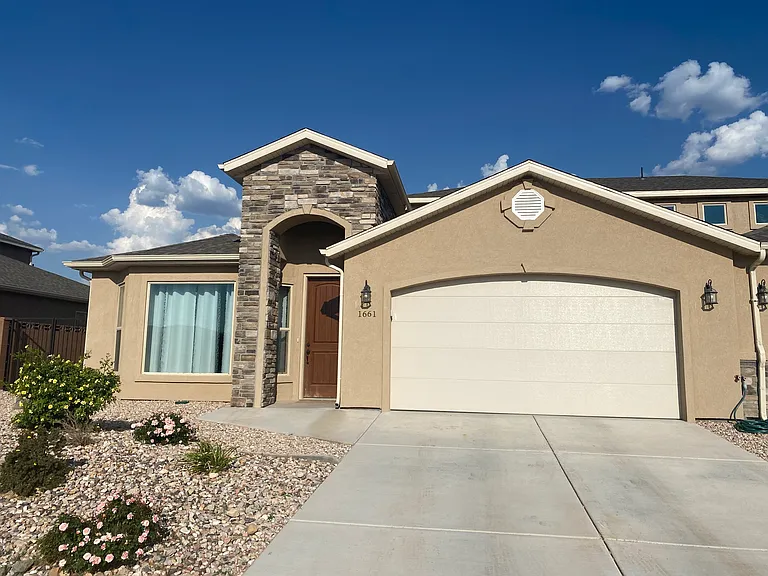 1661 S East Canyon Dr — Photo 2