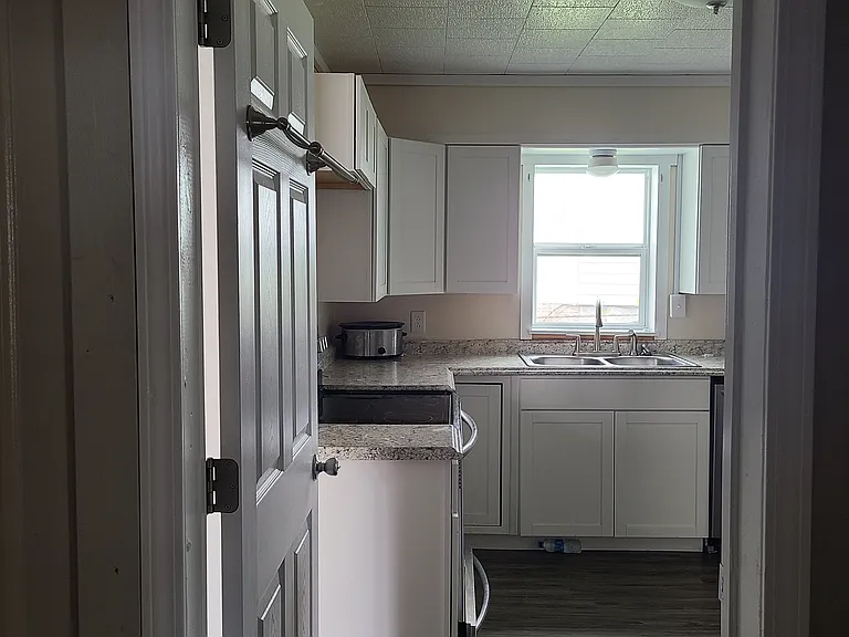 110 Summers St — Photo 9