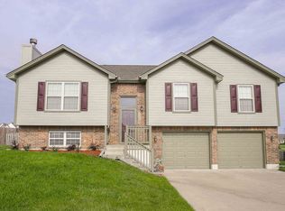 1406 Rolling Dr, Greenwood, MO 64034