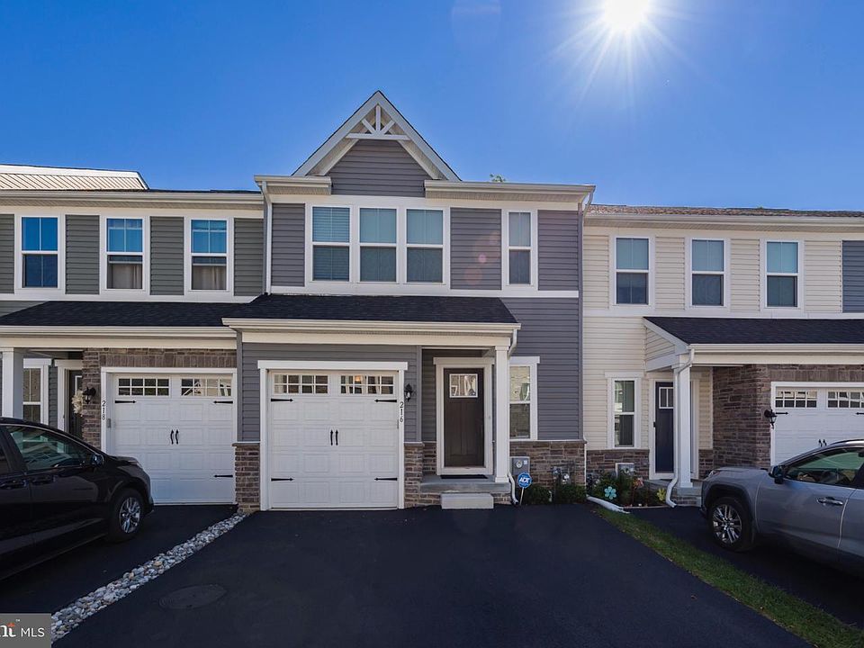 1st image of 216 Hibiscus Way