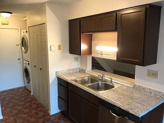 2nd image of 3221 Hanover Dr