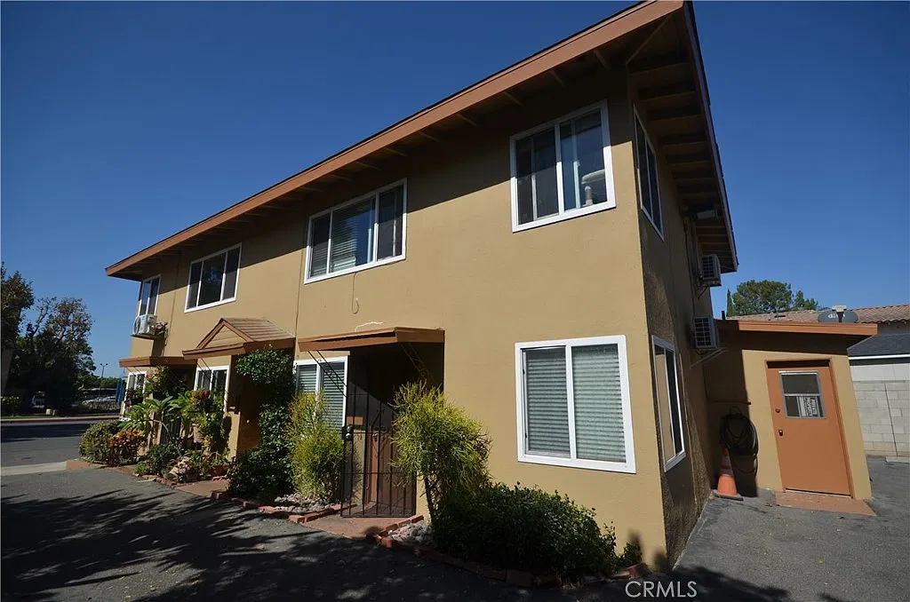 1 bed, 593 sqft, $2,025 — Photo 1