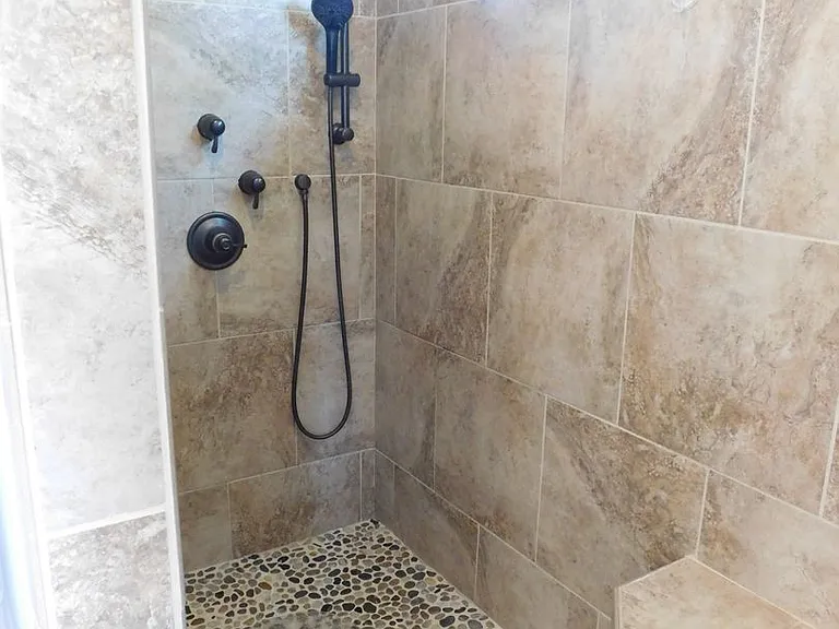 101 Staffordshire Dr — Photo 38