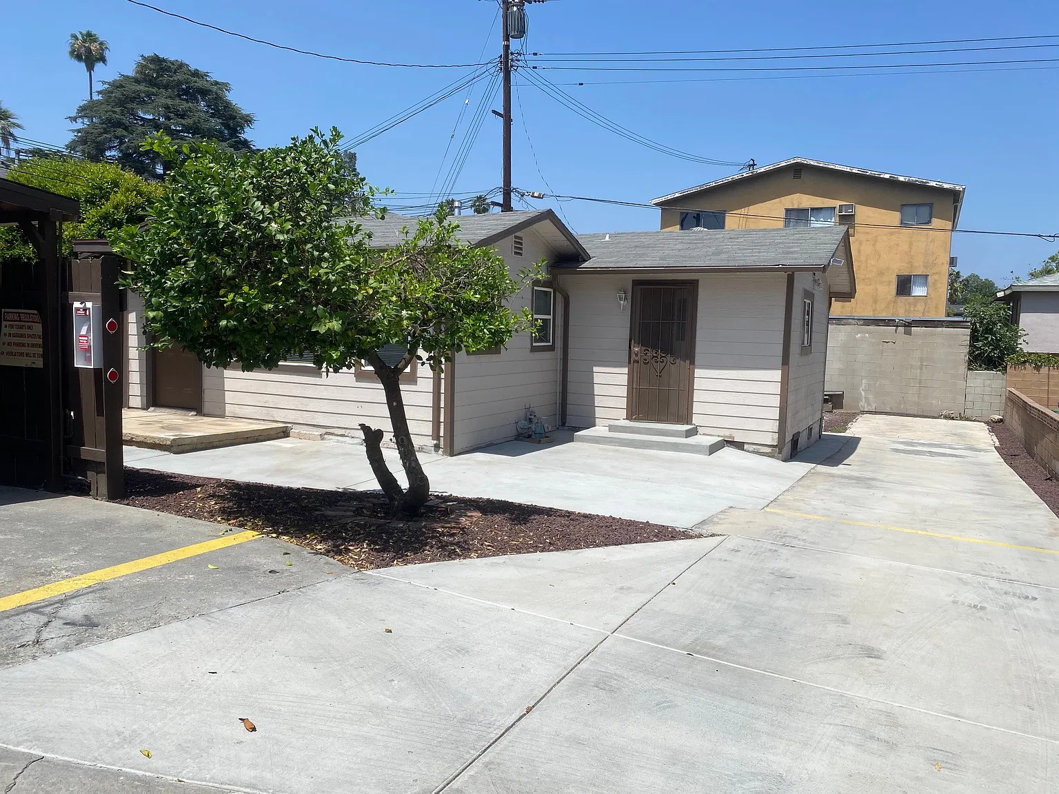 502 N Monterey St — Photo 2