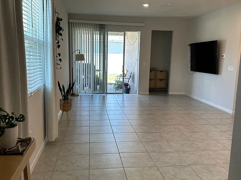 904 Blue Creek Dr — Photo 2